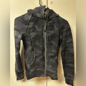 Lululemon scuba hoodie. Deep camo coal size 2